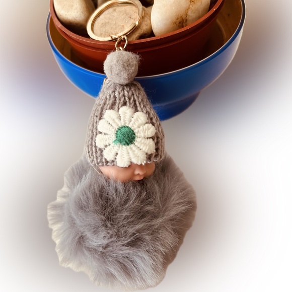 Grey Knit Cute Adorable Flower Hat Fur Baby Doll Fashion Keyring Keychain - Picture 3 of 5